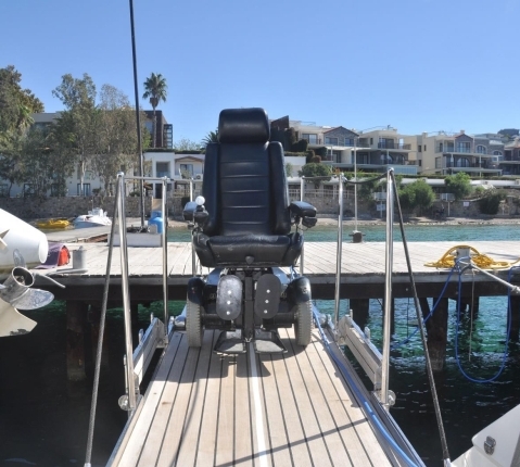 Yacht Passerelles & Gangway of LAGOON 620 Catamaran Yacht