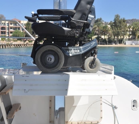 Catamaran Wheelchair Elevator aboard LAGOON 620 Catamaran